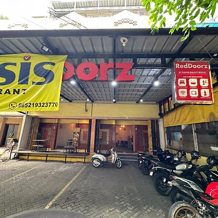 Hotel Reddoorz At Taman Galaxy Bekasi Esterno foto