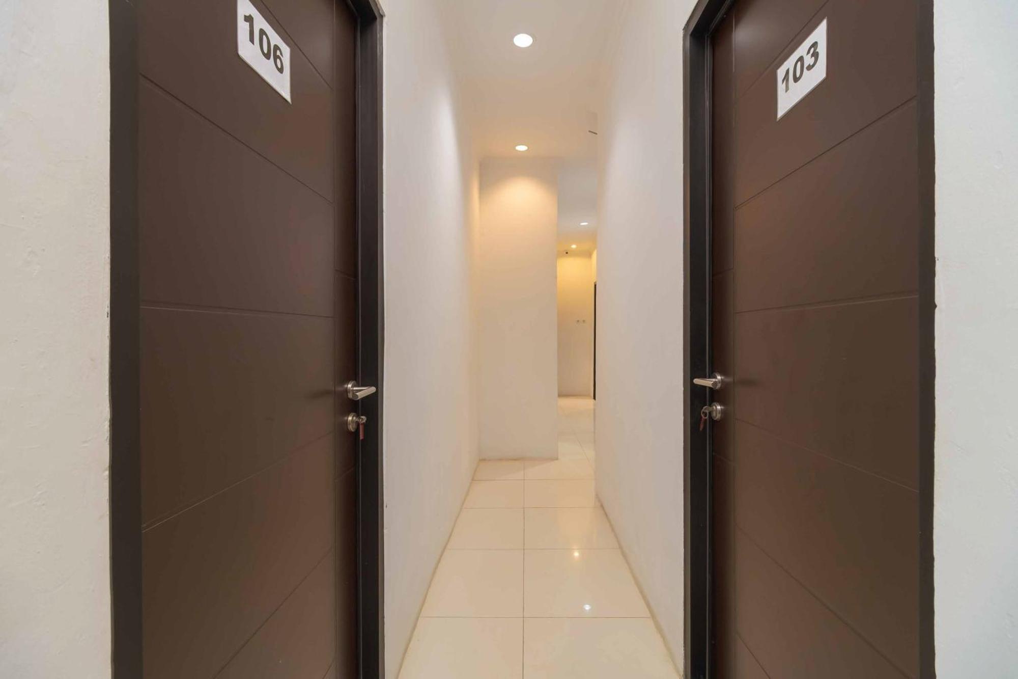 Hotel Reddoorz At Taman Galaxy Bekasi Esterno foto